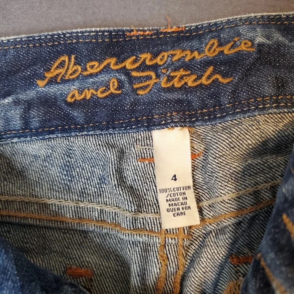 Abercrombie & Fitch Bermuda Jean Shorts Cut Off Sz 4‎ Blue Denim Frayed Hem